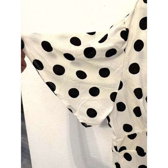 Boohoo Dress Womens 22 White Black Polka Dot Short Sleeve V Neck Flowy NWT Plus - Picture 3 of 6